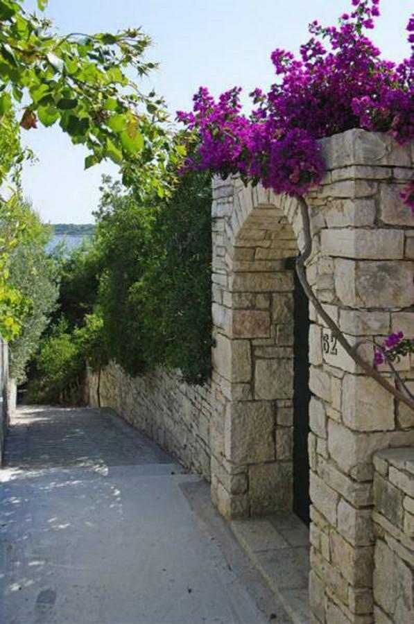 Villa Nova Vela Luka Luaran gambar